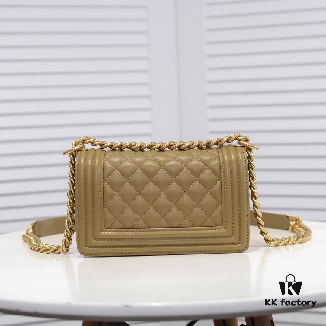 69304c0ff09edb6de4c4e59f Chanel Genuine Lambskin Bag with Original Hardware - Premium Quality, Full Sheepskin with Thickened Electroplated Metal Fittings