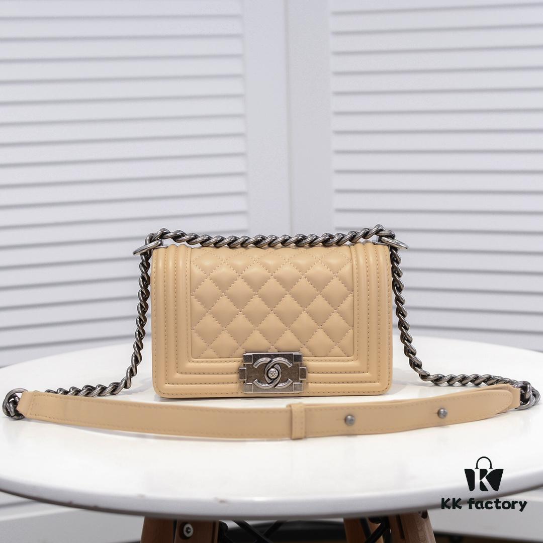 69304c11f09edb6de4c4e5a5 Chanel Crown Lambskin Handbag with Full Sheepskin and Original Hardware, Thickened Electroplated Metal Fittings