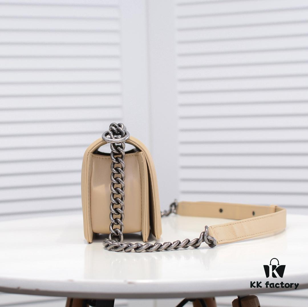 69304c12f09edb6de4c4e5a6 Chanel Crown Lambskin Handbag with Full Sheepskin and Original Hardware, Thickened Electroplated Metal Fittings