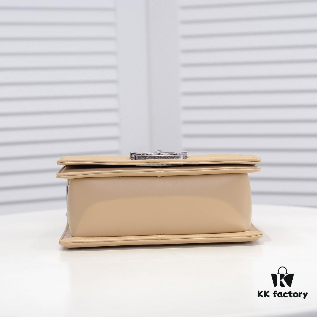 69304c13f09edb6de4c4e5a7 Chanel Crown Lambskin Handbag with Full Sheepskin and Original Hardware, Thickened Electroplated Metal Fittings
