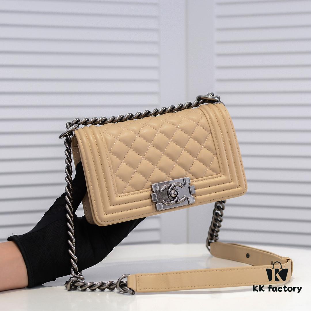 69304c14f09edb6de4c4e5a9 Chanel Crown Lambskin Handbag with Full Sheepskin and Original Hardware, Thickened Electroplated Metal Fittings