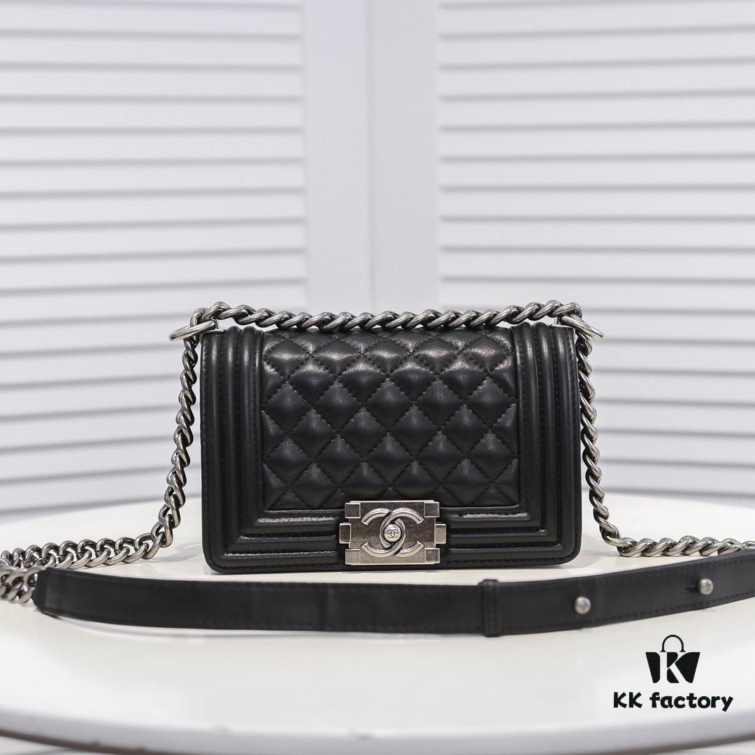 69304c1df09edb6de4c4e5b6 Chanel Genuine Lambskin Handbag with Original Hardware - Premium Quality, Full Lambskin with Thickened Electroplated Metal Fittings