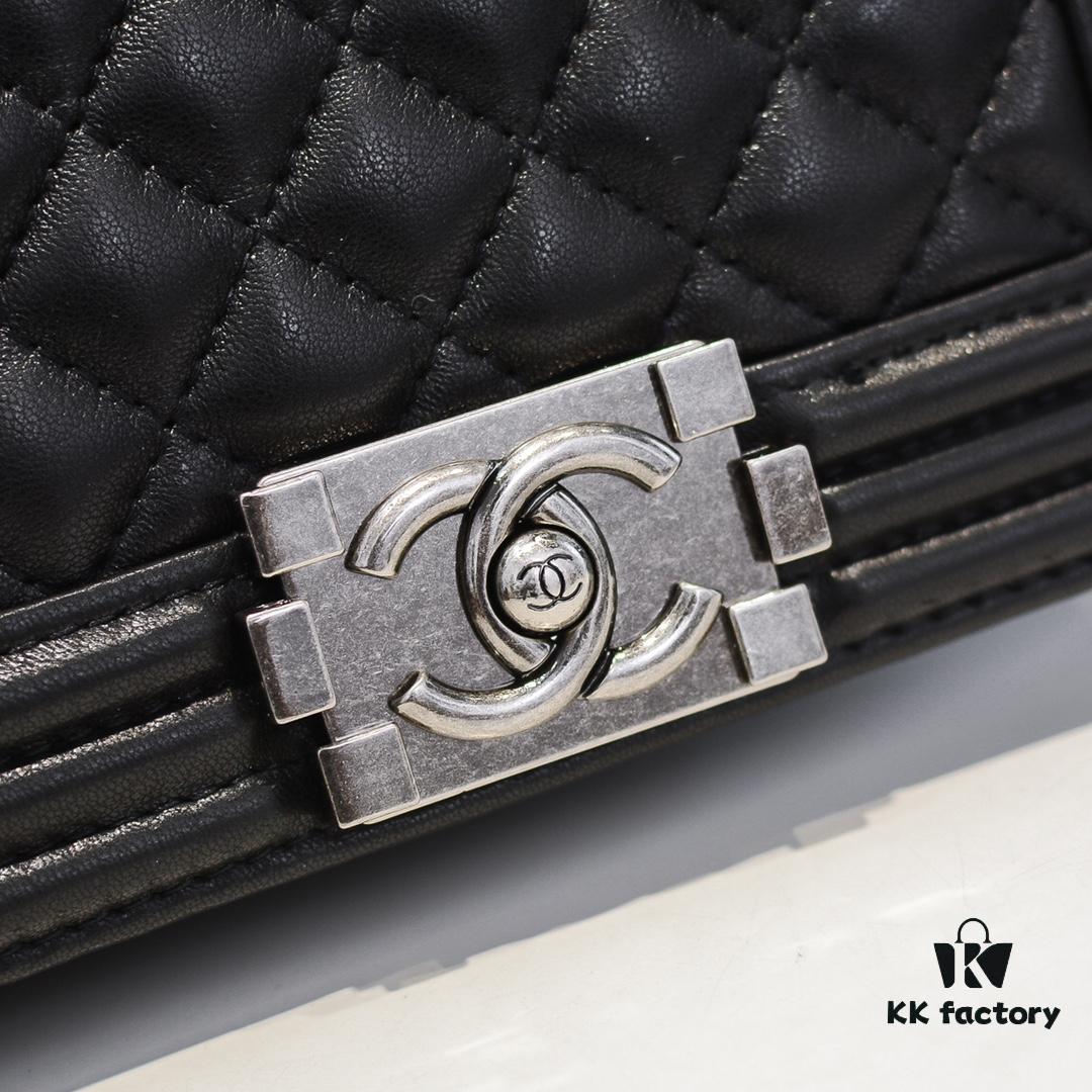 69304c1ff09edb6de4c4e5b9 Chanel Genuine Lambskin Handbag with Original Hardware - Premium Quality, Full Lambskin with Thickened Electroplated Metal Fittings