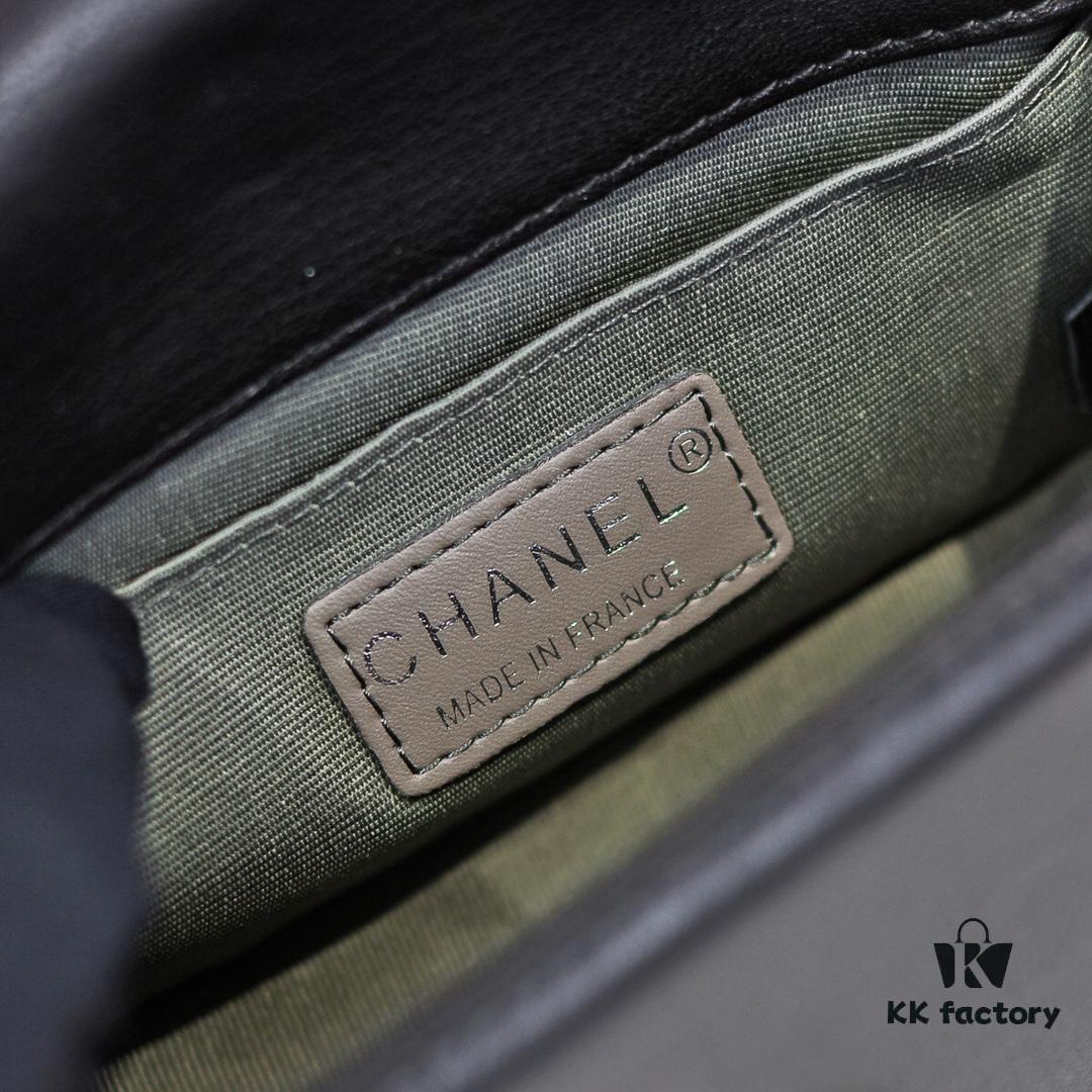 69304c24f09edb6de4c4e5bf Chanel Genuine Lambskin Handbag with Original Hardware - Premium Quality, Full Lambskin with Thickened Electroplated Metal Fittings