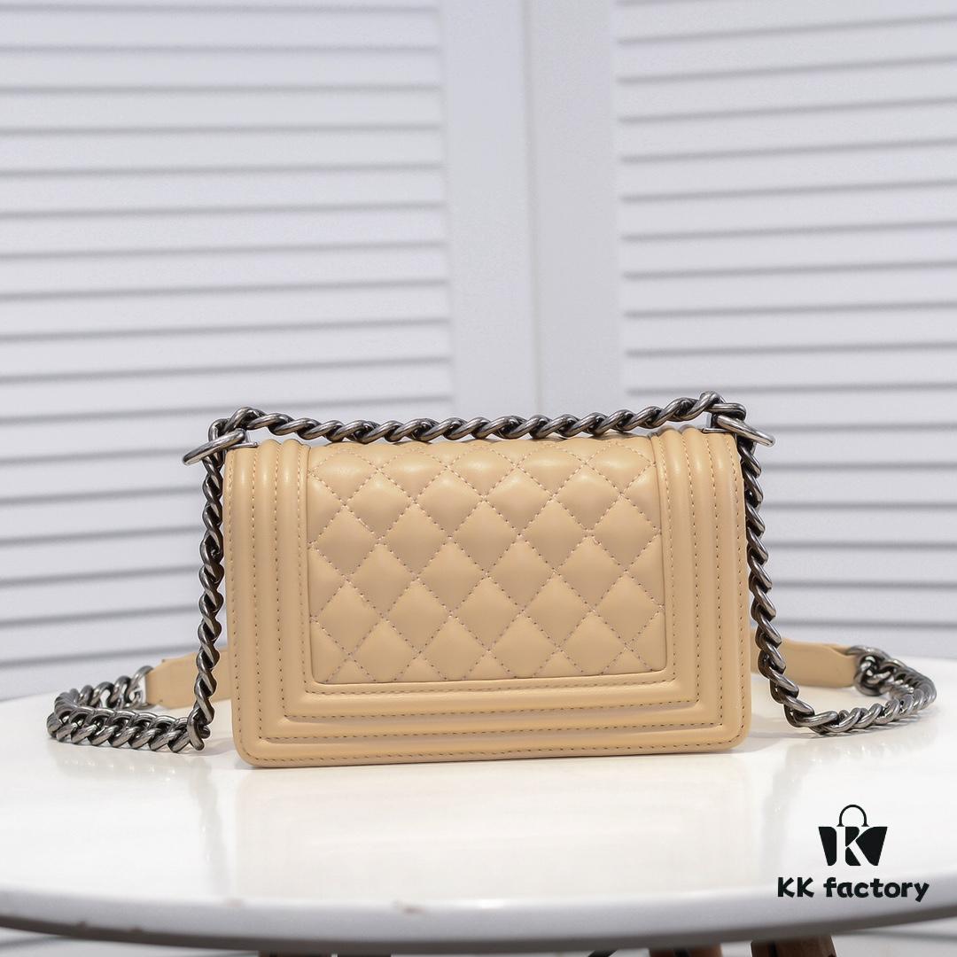 69304c2cf09edb6de4c4e5cb Chanel Crown Lambskin Handbag with Full Sheepskin and Original Hardware, Thickened Electroplated Metal Fittings