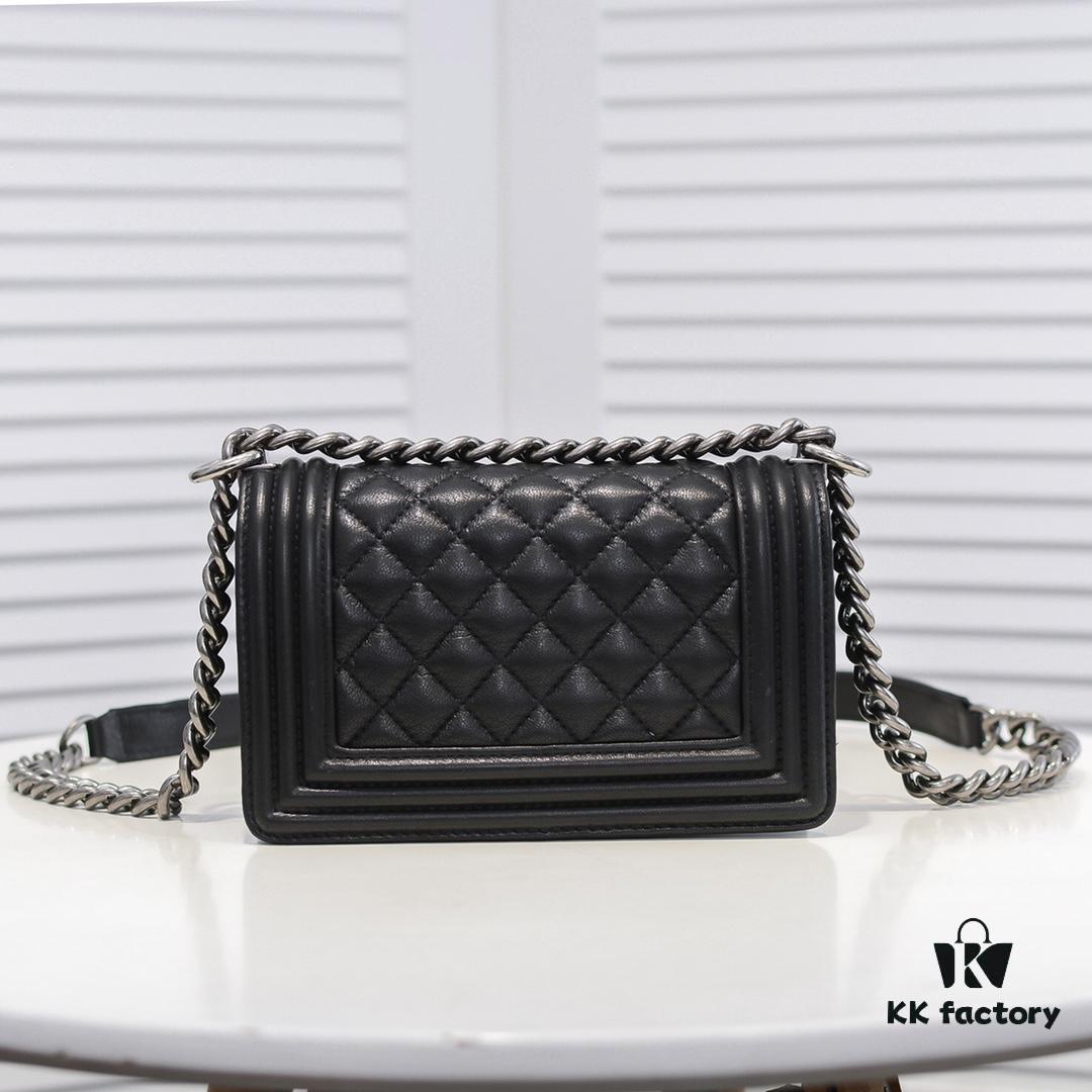 69304c2ef09edb6de4c4e5d1 Chanel Genuine Lambskin Handbag with Original Hardware - Premium Quality, Full Lambskin with Thickened Electroplated Metal Fittings