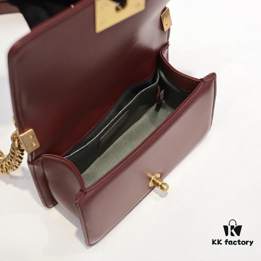 69304c33f09edb6de4c4e5d7 Chanel Crown Lambskin Bag with Original Hardware - Full Sheepskin, Thickened Electroplated Metal, High-Quality Craftsmanship, Premium Look and Durability