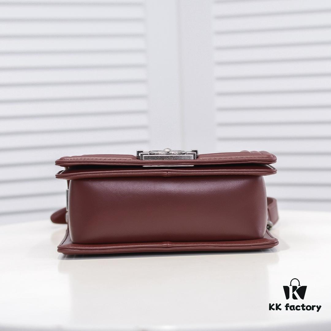 69304c38f09edb6de4c4e5de Chanel Genuine Lambskin Bag with Original Hardware - Full Sheepskin, Thickened Electroplated Metal Fittings, Premium Craftsmanship, Resilient Base, No Marks When Pinched, In Stock and Real Photos