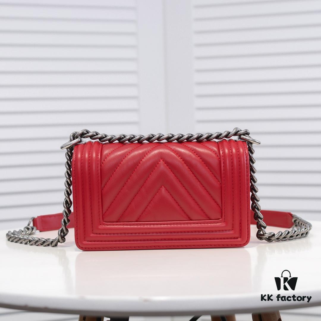 69304c45f09edb6de4c4e5f7 Chanel Crown Lambskin Bag with Full Sheepskin and Original Hardware - Thickened Electroplated Metal Accessories, High-Quality Craftsmanship, Excellent Elasticity and Durability