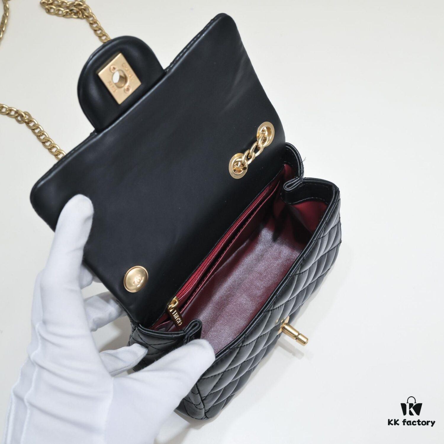 69304c62f09edb6de4c4e627 Small CHANEL Camellia Slide Buckle Series 9101