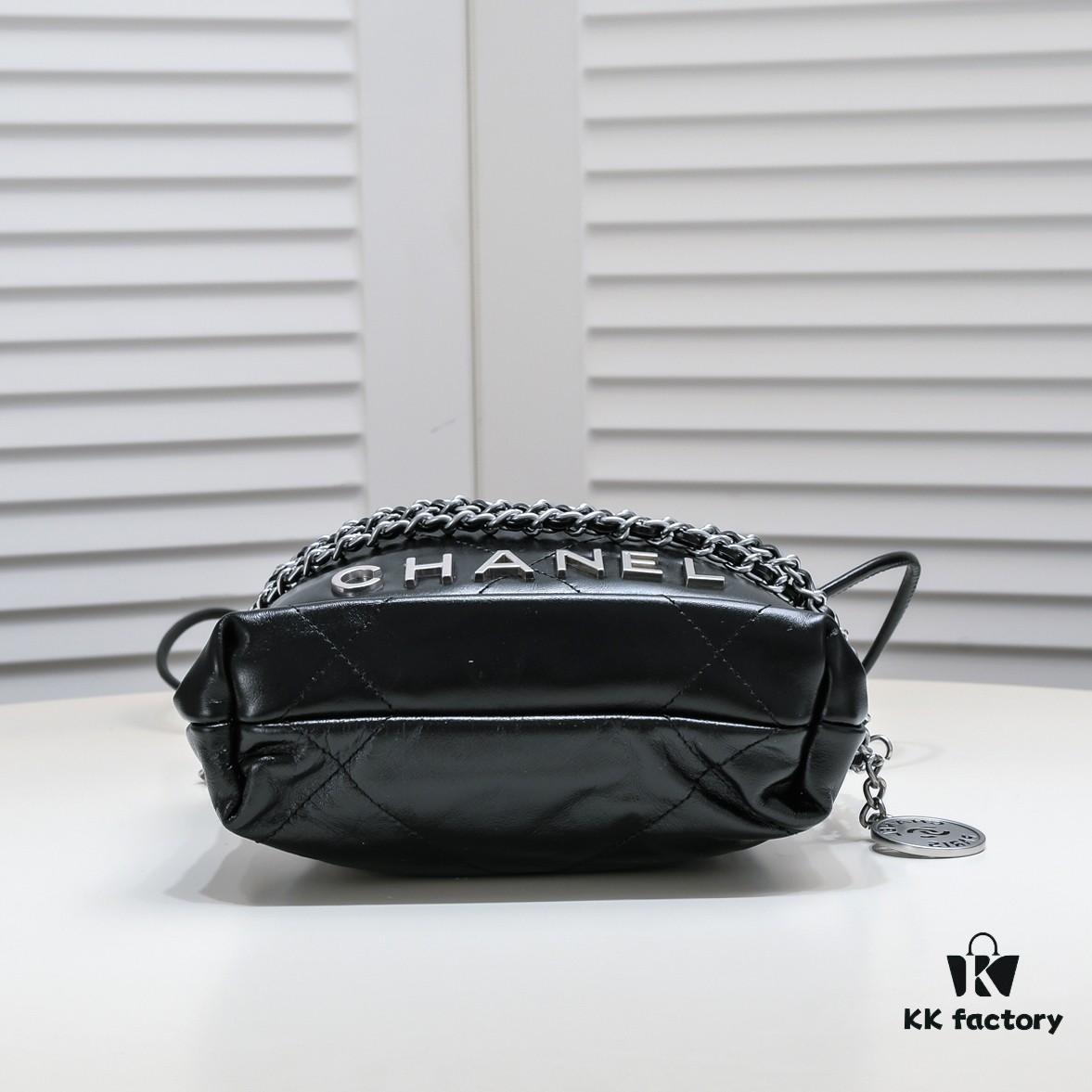 69304c81f09edb6de4c4e667 Chanel Mini 22 Bag Strikes Right in the Heart