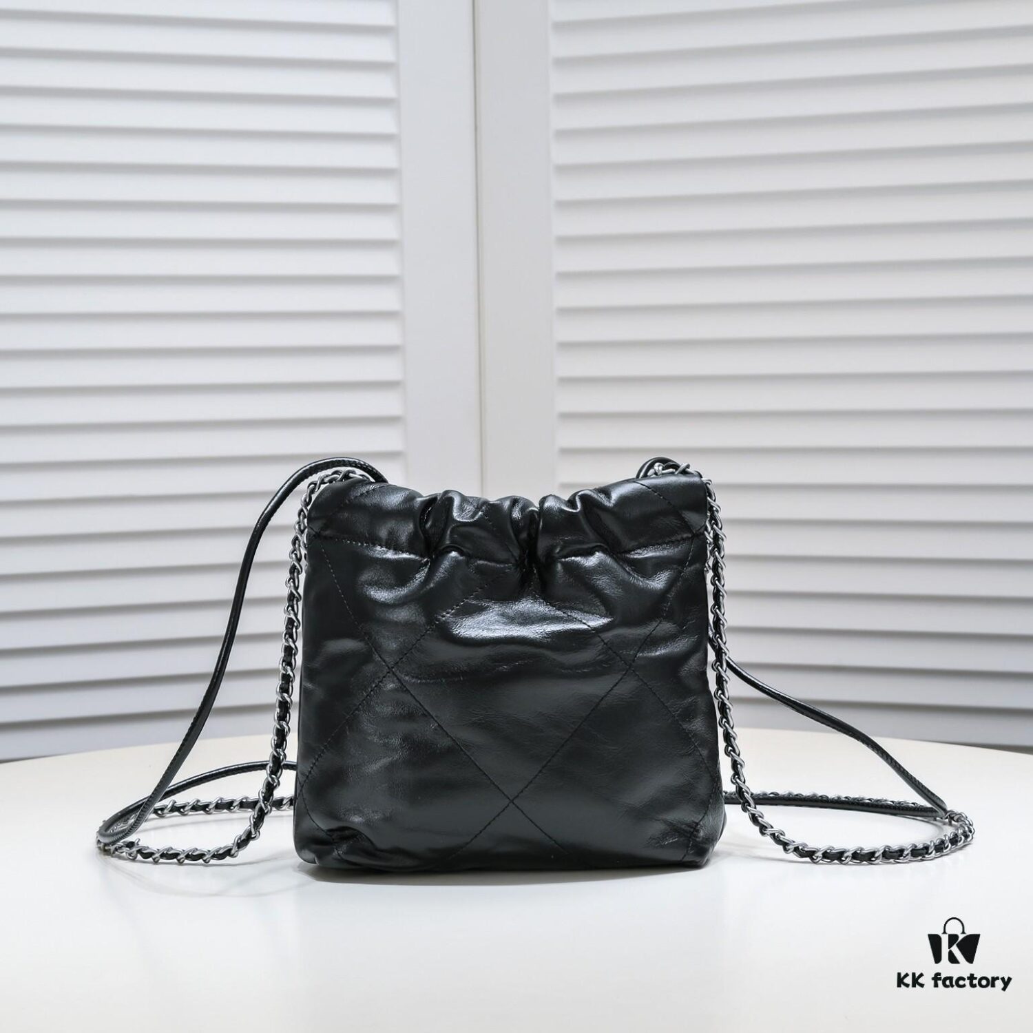 69304c82f09edb6de4c4e66a Chanel Mini 22 Bag Strikes Right in the Heart