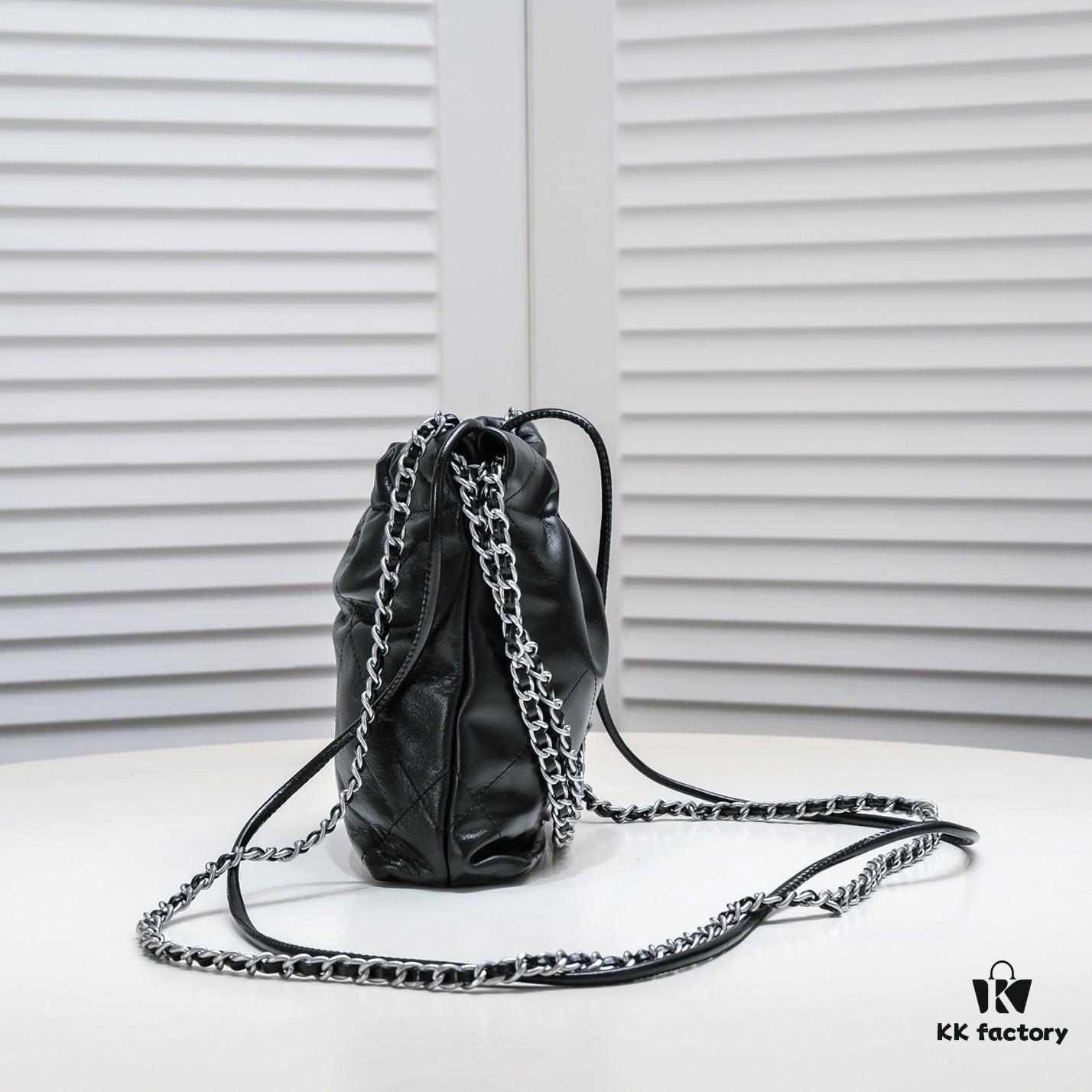 69304c82f09edb6de4c4e66b Chanel Mini 22 Bag Strikes Right in the Heart