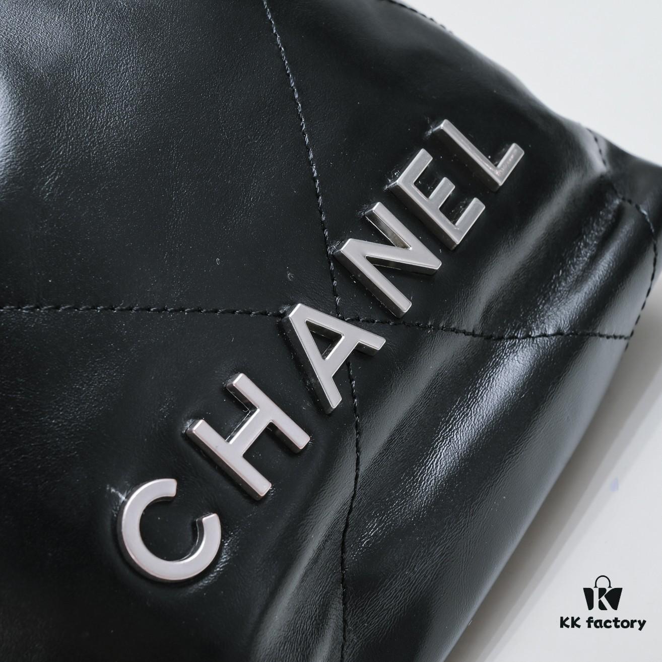 69304c85f09edb6de4c4e66e Chanel Mini 22 Bag Strikes Right in the Heart
