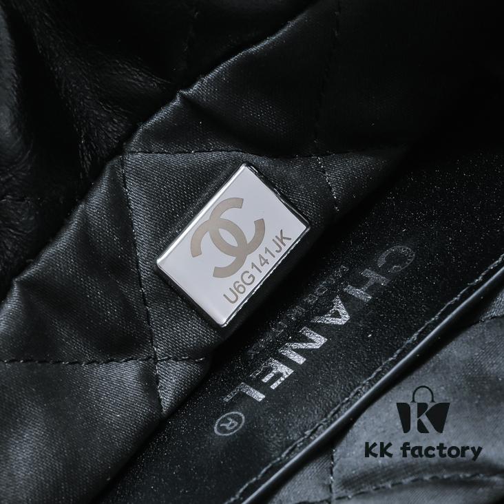 69304c86f09edb6de4c4e675 Chanel Mini 22 Bag Strikes Right in the Heart