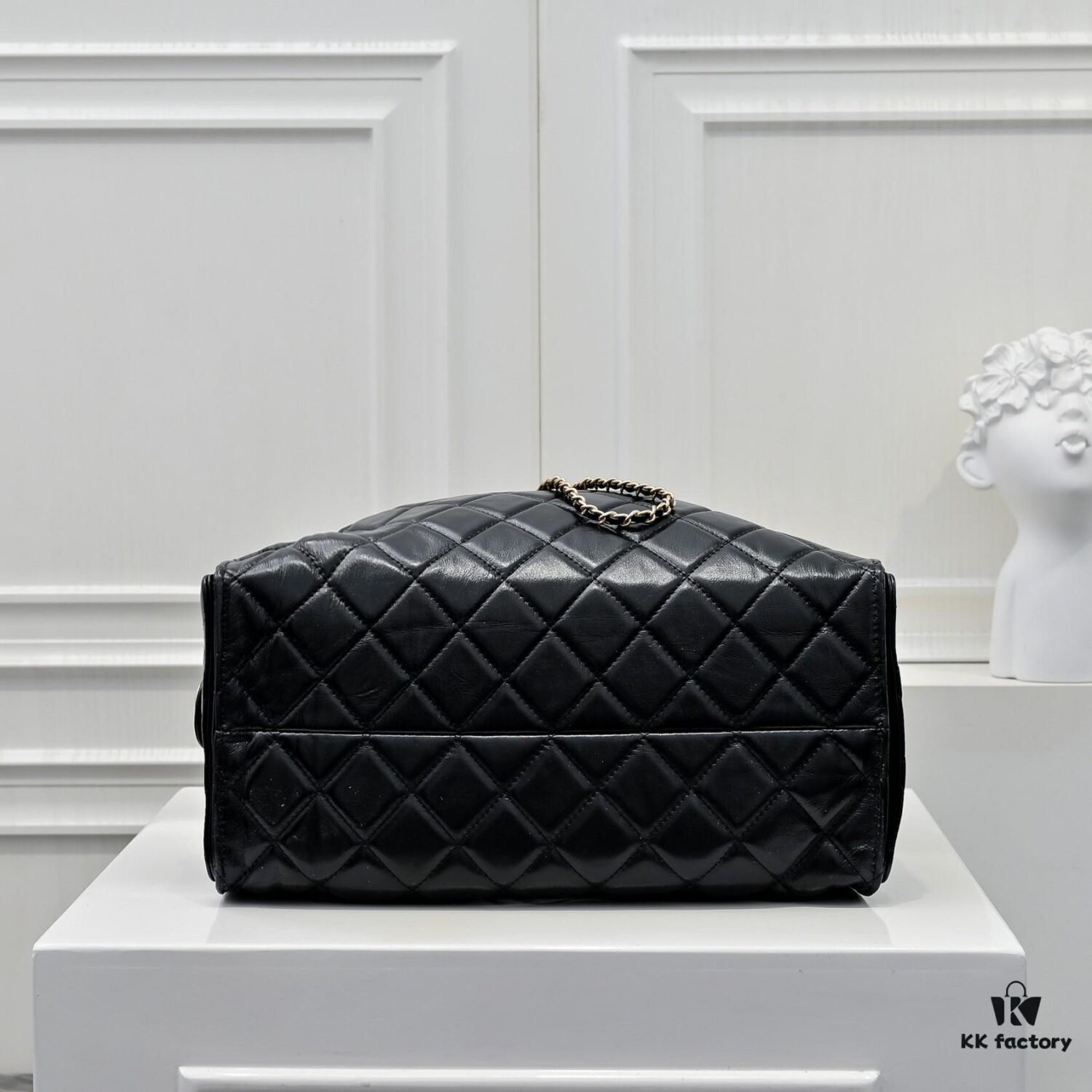 69304ce3f09edb6de4c4e707 Large Upgraded Chanel 25C Hobo Bag in Oil-Waxed Calfskin - Vintage Gold-Tone Buckle Drawstring Bucket Bag with Quilted Pattern, Retro Black and Gold, Classic Chain Design