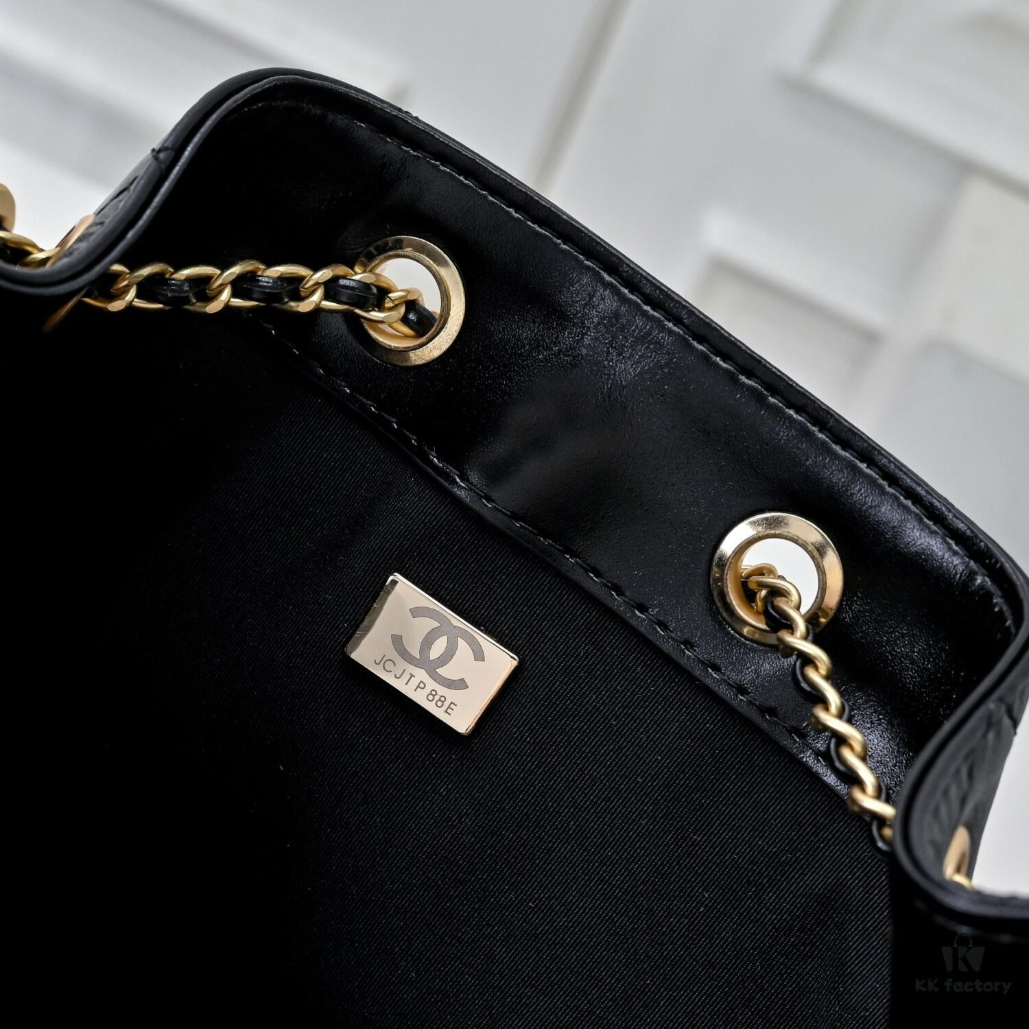 69304cfaf09edb6de4c4e724 Upgraded Chanel 25C Style Oil-Waxed Leather Hobo Bag, Vintage Coin Buckle Drawstring Bucket Bag with Quilted Pattern, Retro Black and Gold, Classic Chain Design