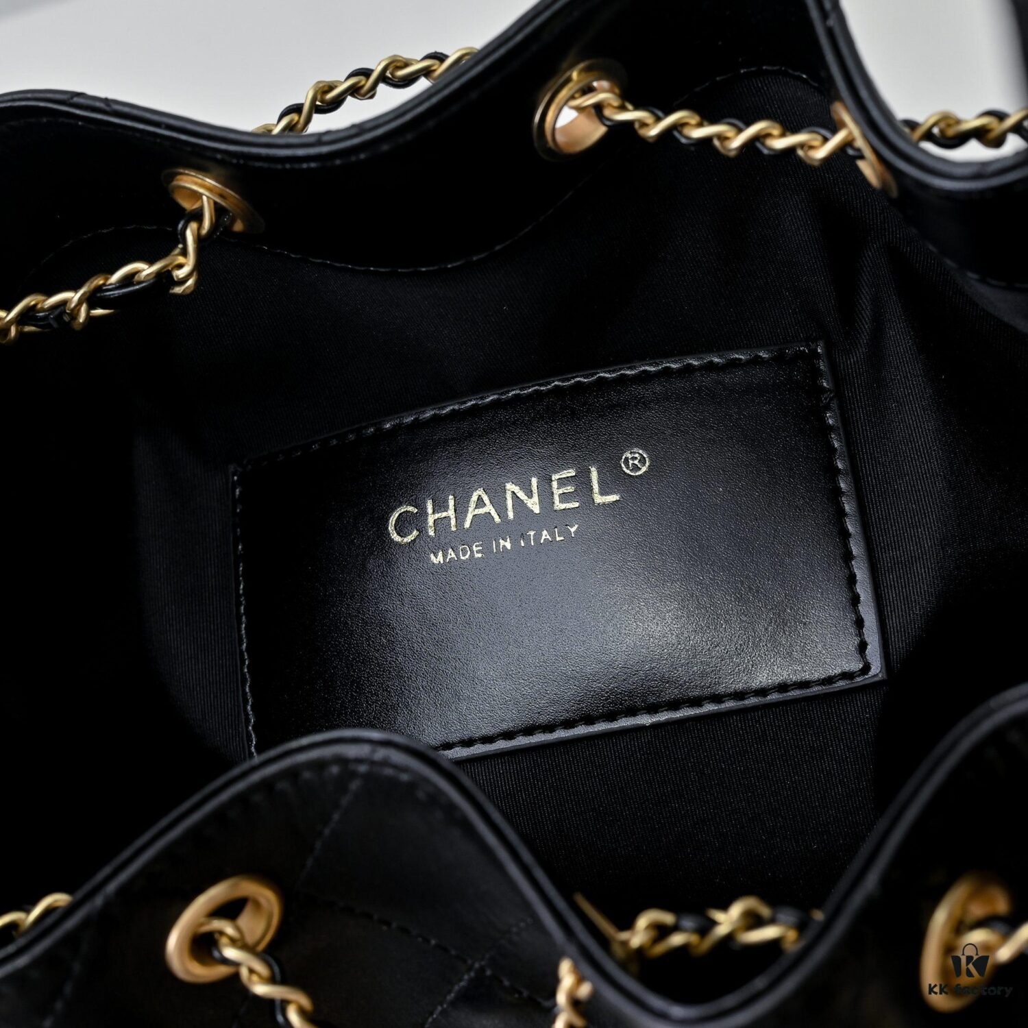 69304cfbf09edb6de4c4e727 Upgraded Chanel 25C Style Oil-Waxed Leather Hobo Bag, Vintage Coin Buckle Drawstring Bucket Bag with Quilted Pattern, Retro Black and Gold, Classic Chain Design
