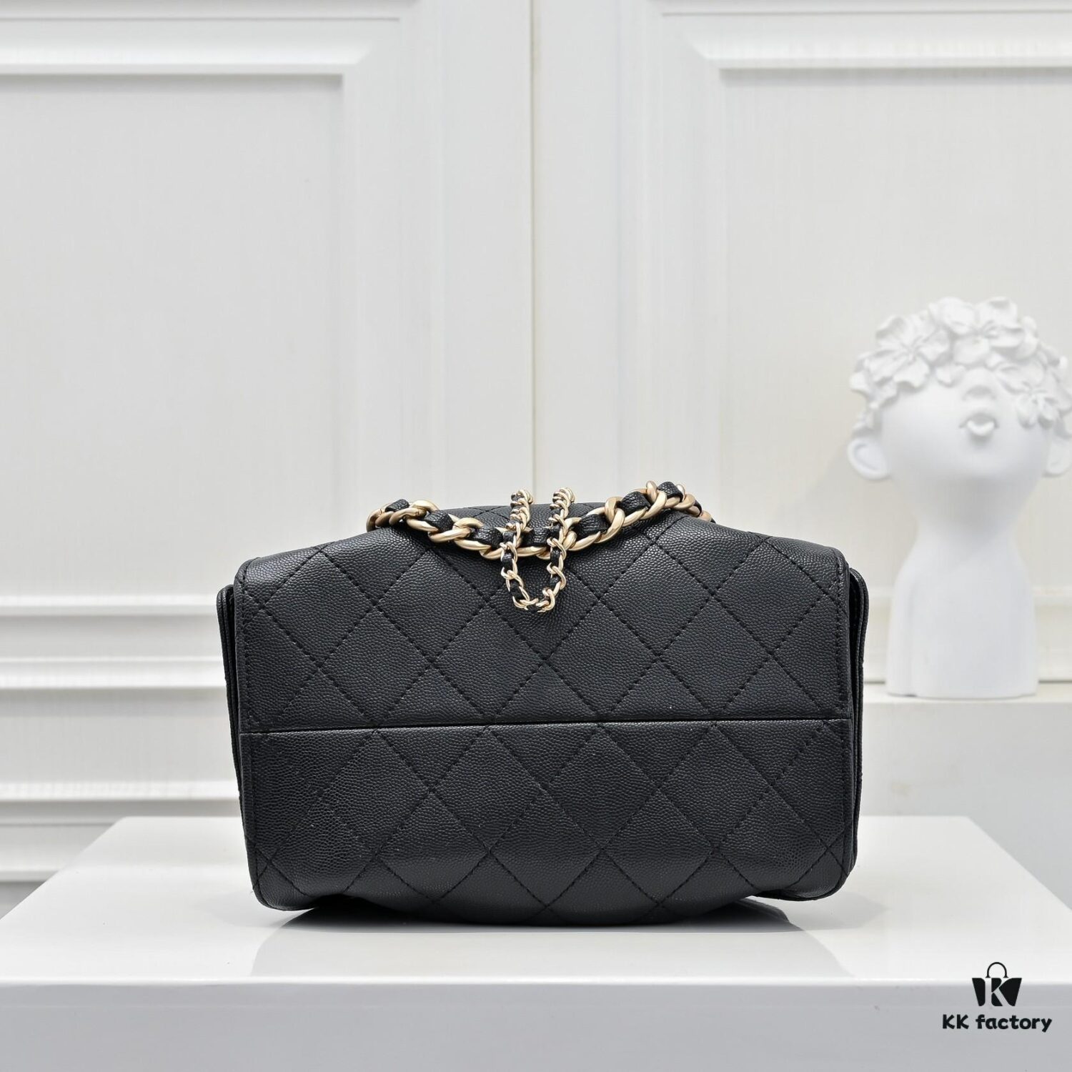 69304d04f09edb6de4c4e72e Mini Chanel 25C Bag Hobo Smooth Quilted Calfskin Bucket Bag with Vintage Gold-Tone Drawstring and Diamond Quilting, Classic Chain Design