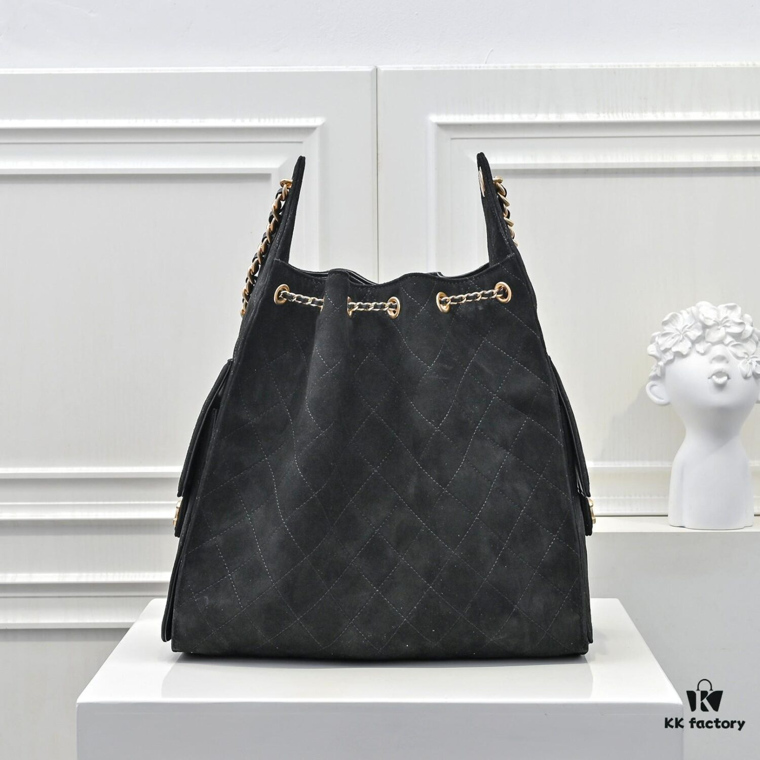 69304d28f09edb6de4c4e74e Large Upgraded Chanel 25C Hobo Bag in Suede Cowhide - Vintage Bucket Bag with Coin Button Drawstring, Diamond Quilting, Retro Black-Gold Tone, Classic Chain Design