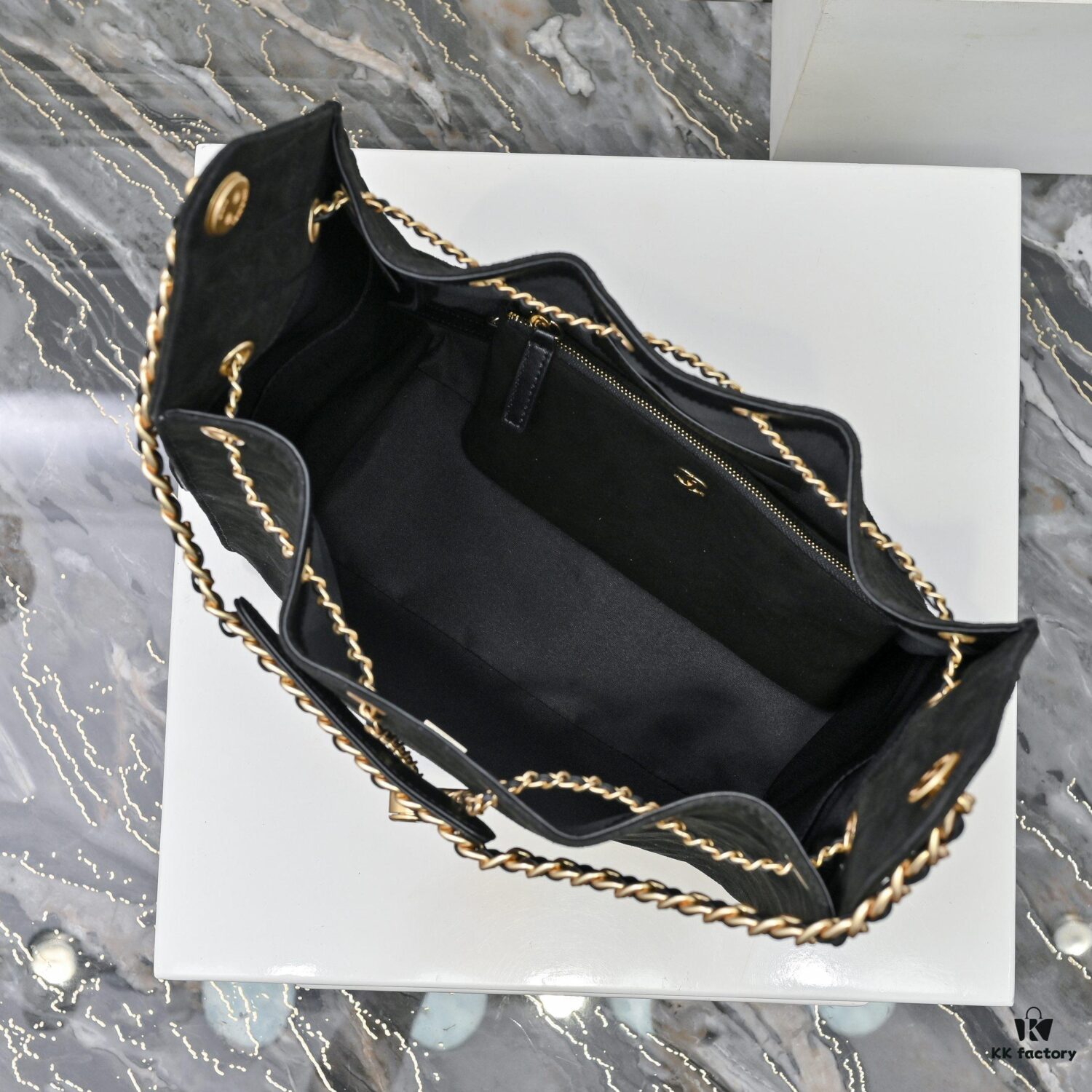 69304d2ef09edb6de4c4e754 Large Upgraded Chanel 25C Hobo Bag in Suede Cowhide - Vintage Bucket Bag with Coin Button Drawstring, Diamond Quilting, Retro Black-Gold Tone, Classic Chain Design
