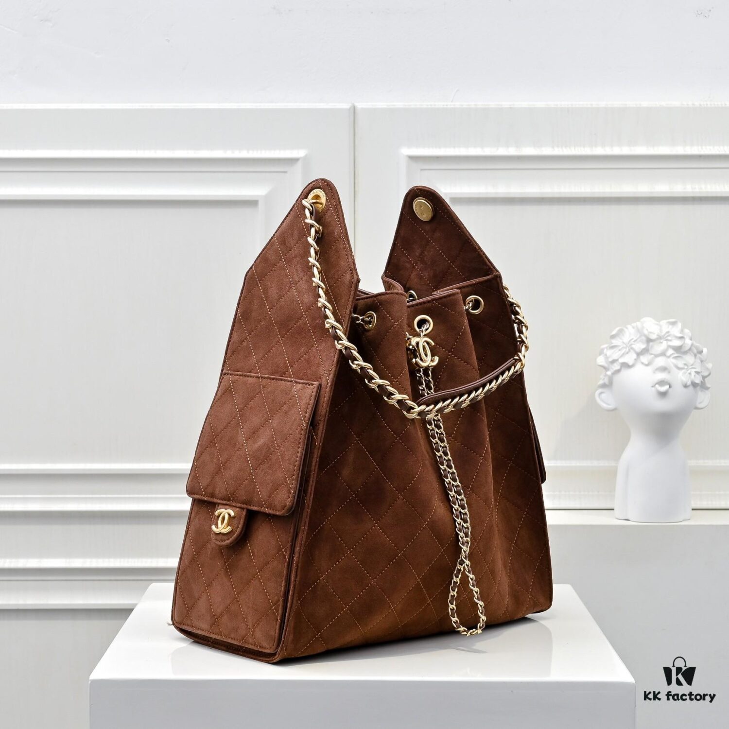 69304d30f09edb6de4c4e756 Large Upgraded Chanel 25C Hobo Bag in Suede Leather - Vintage Gold Buckle Drawstring Bucket Bag with Quilted Pattern, Retro Black and Gold, Classic Chain Design