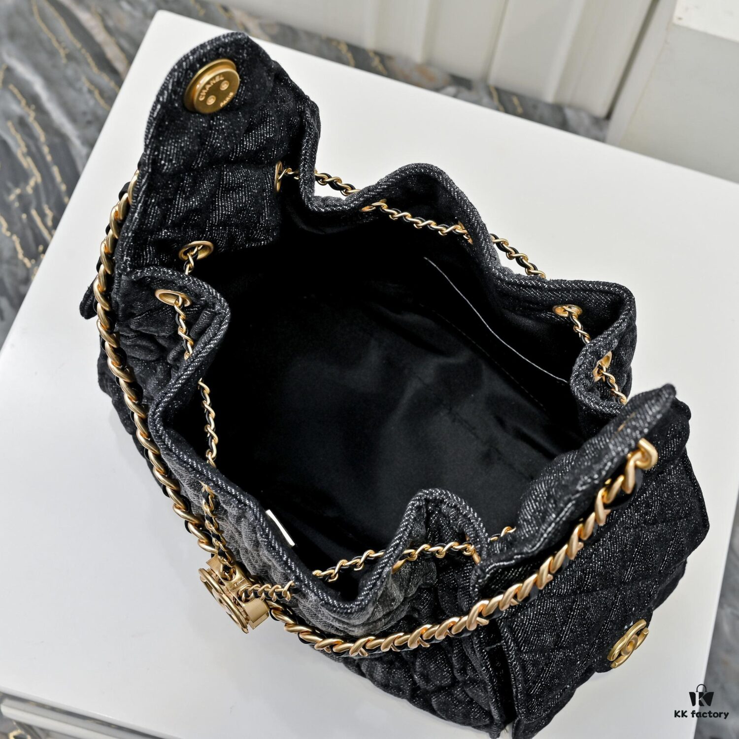69304d3ef09edb6de4c4e76a Upgraded Chanel 25C King Bag Washed Gradient Denim Hobo Bag Small Vintage Coin Button Drawstring Bucket Bag with Quilted Pattern and Retro Black-Gold Tone Chain Design