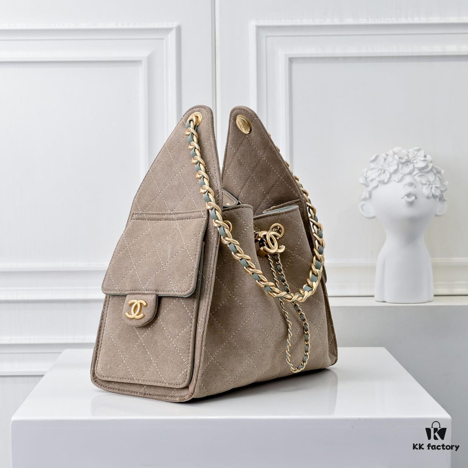69304d60f09edb6de4c4e78b Upgraded Chanel 25C Hobo Bag Mini, Saffiano Leather Crossbody Bucket Bag with Vintage Gold Buckle Drawstring, Quilted Design, Retro Black and Gold, Classic Chain Strap