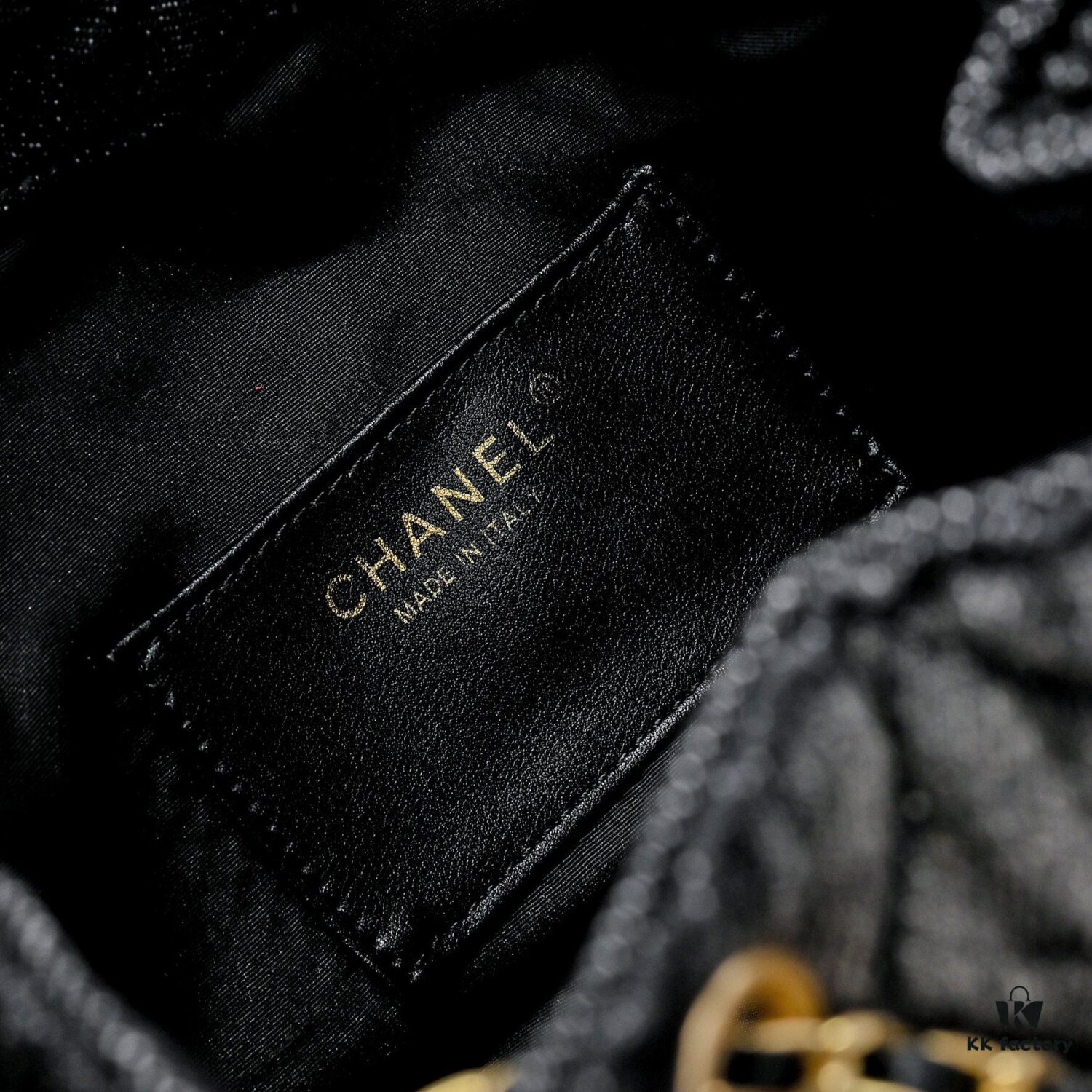 69304da6f09edb6de4c4e7e6 Upgraded Chanel 25C King Bag Washed Gradient Denim Hobo Bag Small Vintage Coin Button Drawstring Bucket Bag with Quilted Pattern and Retro Black-Gold Tone Chain Design
