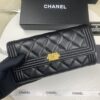 69304dccf09edb6de4c4e81a CHANEL Le Boy Long Wallet, Model A80286, Lambskin with Gold-Tone Hardware, Original Quality, Complete Packaging, Size 10.5 x 19 x 3 cm, Color: Beige Lambskin with Gold Clasp