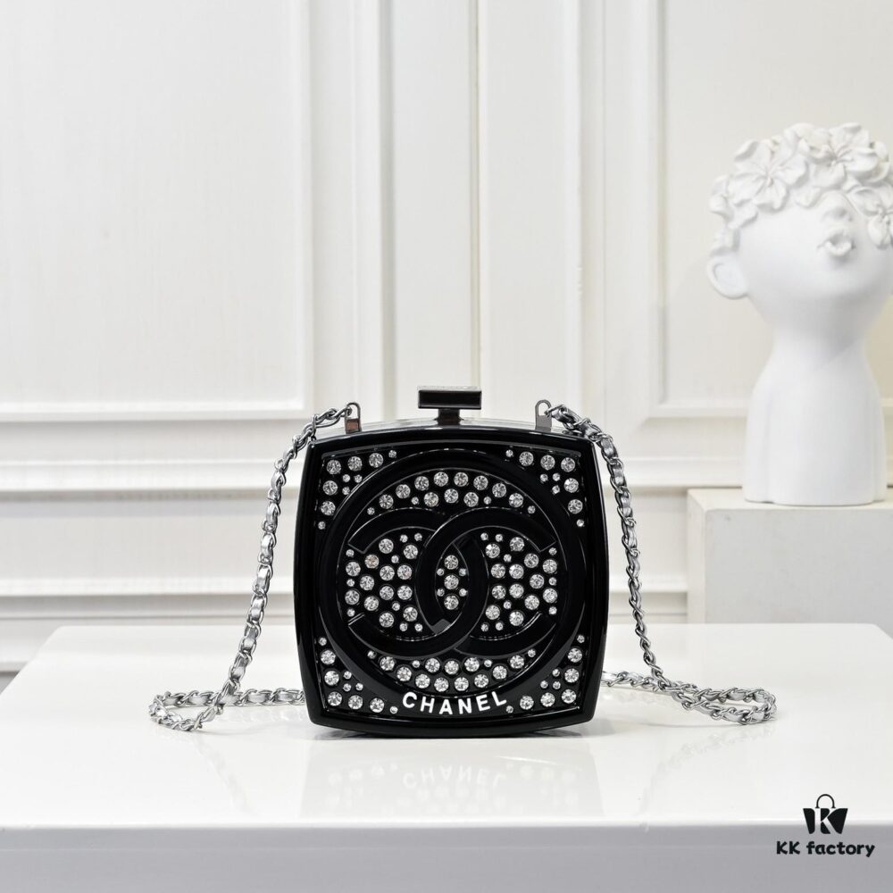Limited Edition CHANEL Diamond Powder Case - Sparkling and Elegant, A Must-Have Fashion Accessory
