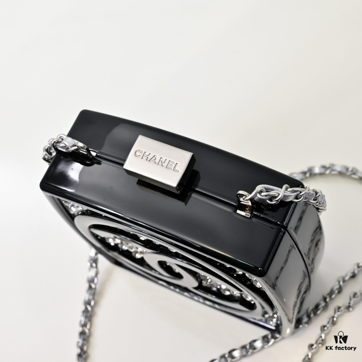 69304deff09edb6de4c4e83e Limited Edition CHANEL Diamond Powder Case - Sparkling and Elegant, A Must-Have Fashion Accessory