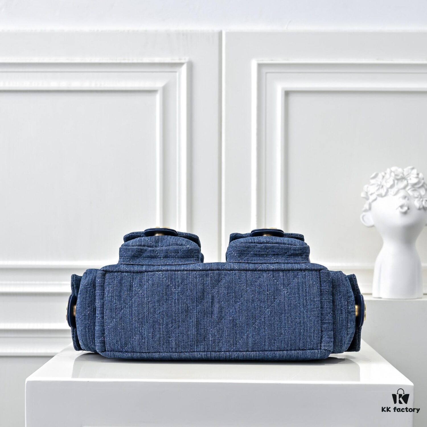 69304e39f09edb6de4c4e896 CHANEL 25C New Arrival Lightweight and Stylish Bag with Spacious Interior and Vintage Hardware