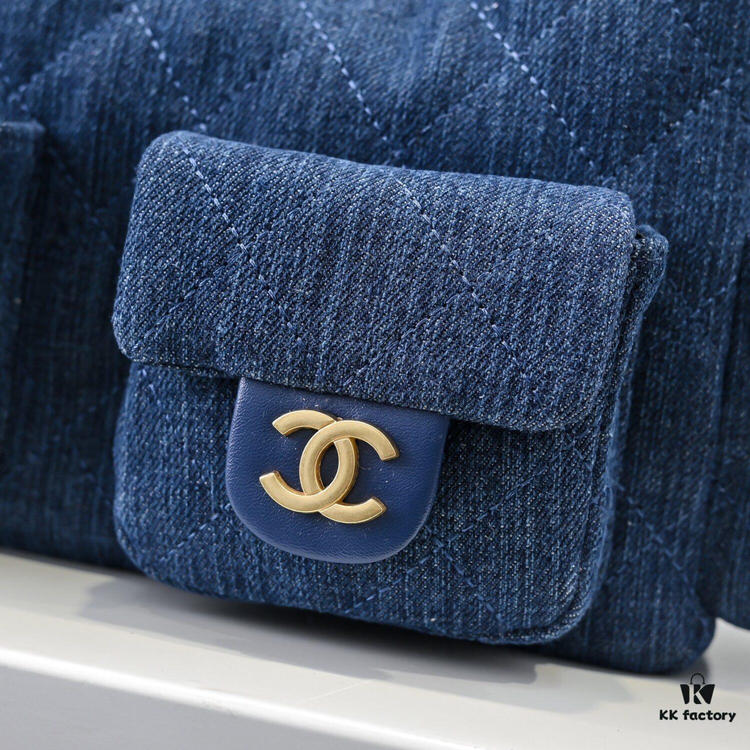 69304e3bf09edb6de4c4e898 CHANEL 25C New Arrival Lightweight and Stylish Bag with Spacious Interior and Vintage Hardware