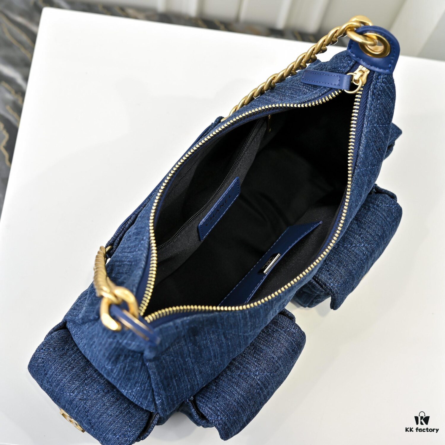 69304e3cf09edb6de4c4e89a CHANEL 25C New Arrival Lightweight and Stylish Bag with Spacious Interior and Vintage Hardware