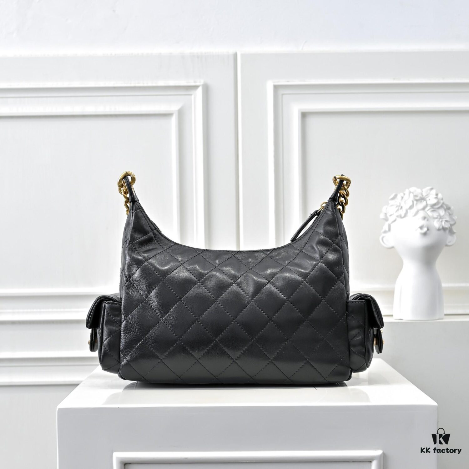 69304e48f09edb6de4c4e8aa CHANEL 25C New Arrival – Lightweight and Stylish Lambskin Shoulder Bag with Chunky Chain