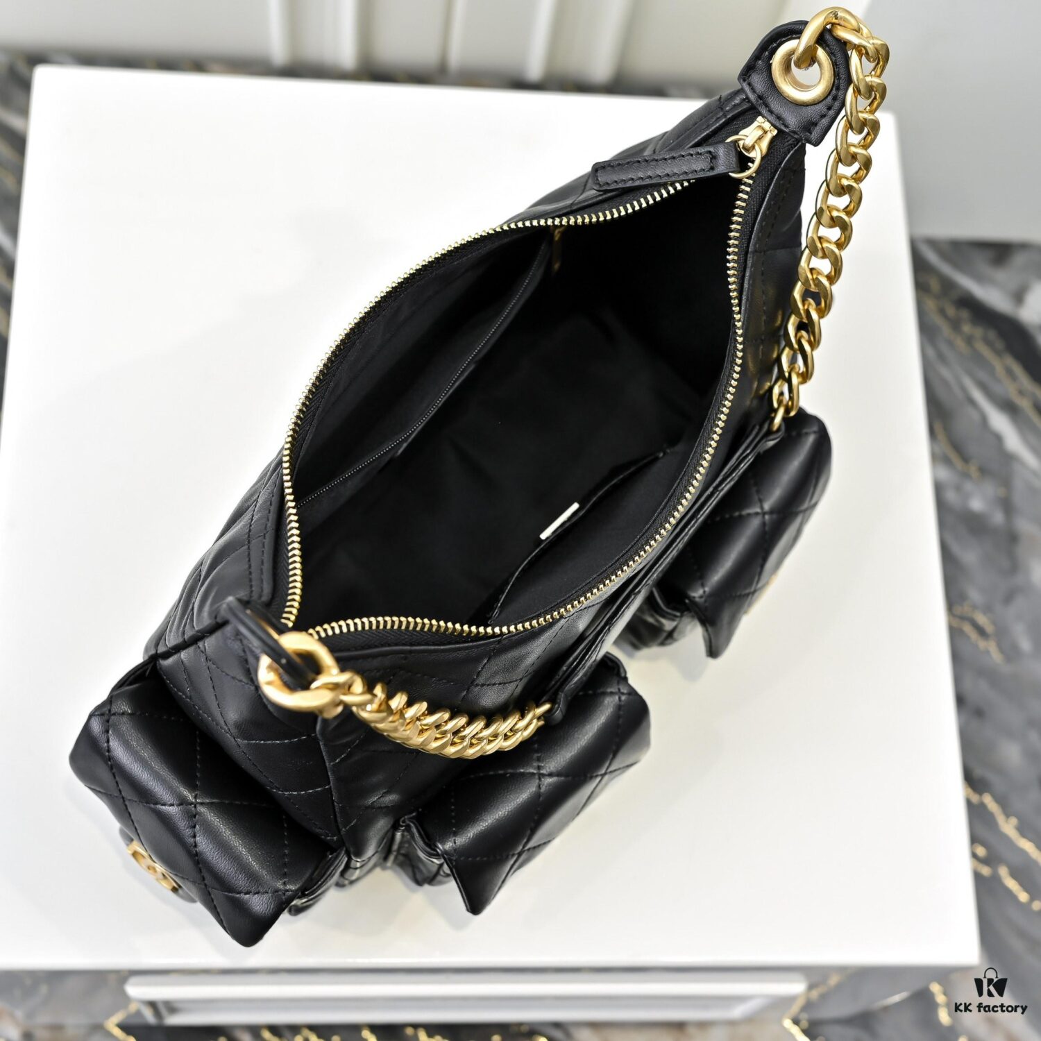 69304e49f09edb6de4c4e8ab CHANEL 25C New Arrival – Lightweight and Stylish Lambskin Shoulder Bag with Chunky Chain