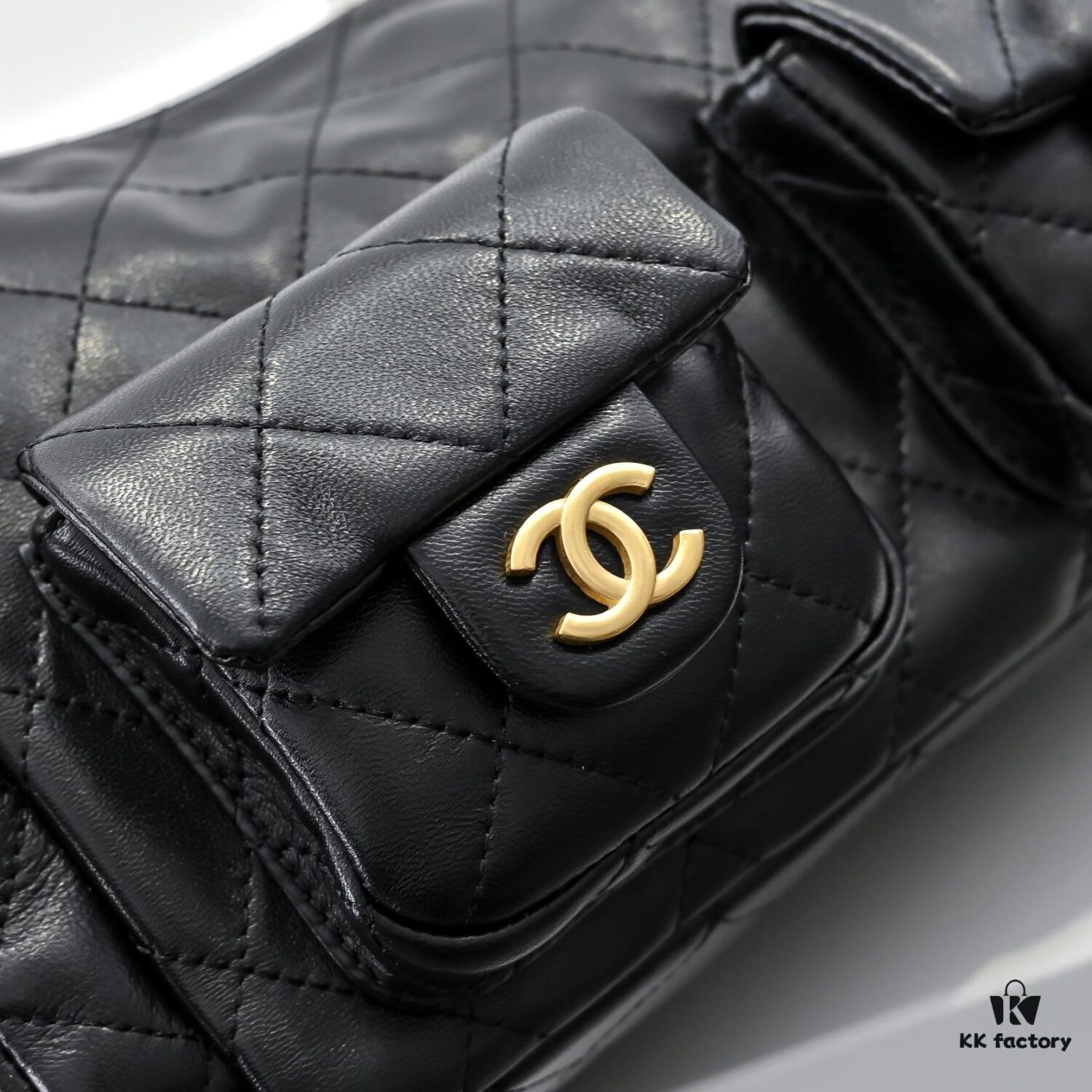 69304e49f09edb6de4c4e8ac CHANEL 25C New Arrival – Lightweight and Stylish Lambskin Shoulder Bag with Chunky Chain