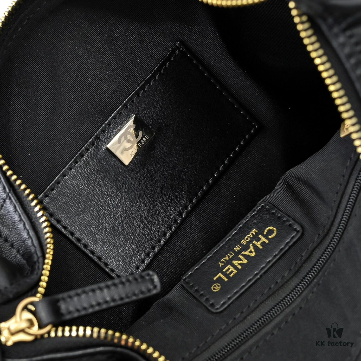 69304e4bf09edb6de4c4e8ae CHANEL 25C New Arrival – Lightweight and Stylish Lambskin Shoulder Bag with Chunky Chain