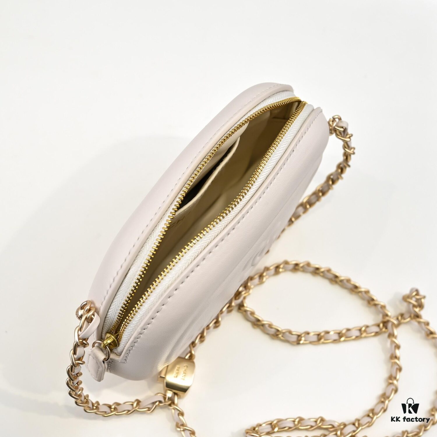 69304e55f09edb6de4c4e8ba CHANEL 25C Pre-Spring Vacation Collection. Gold Mini Camera Bag