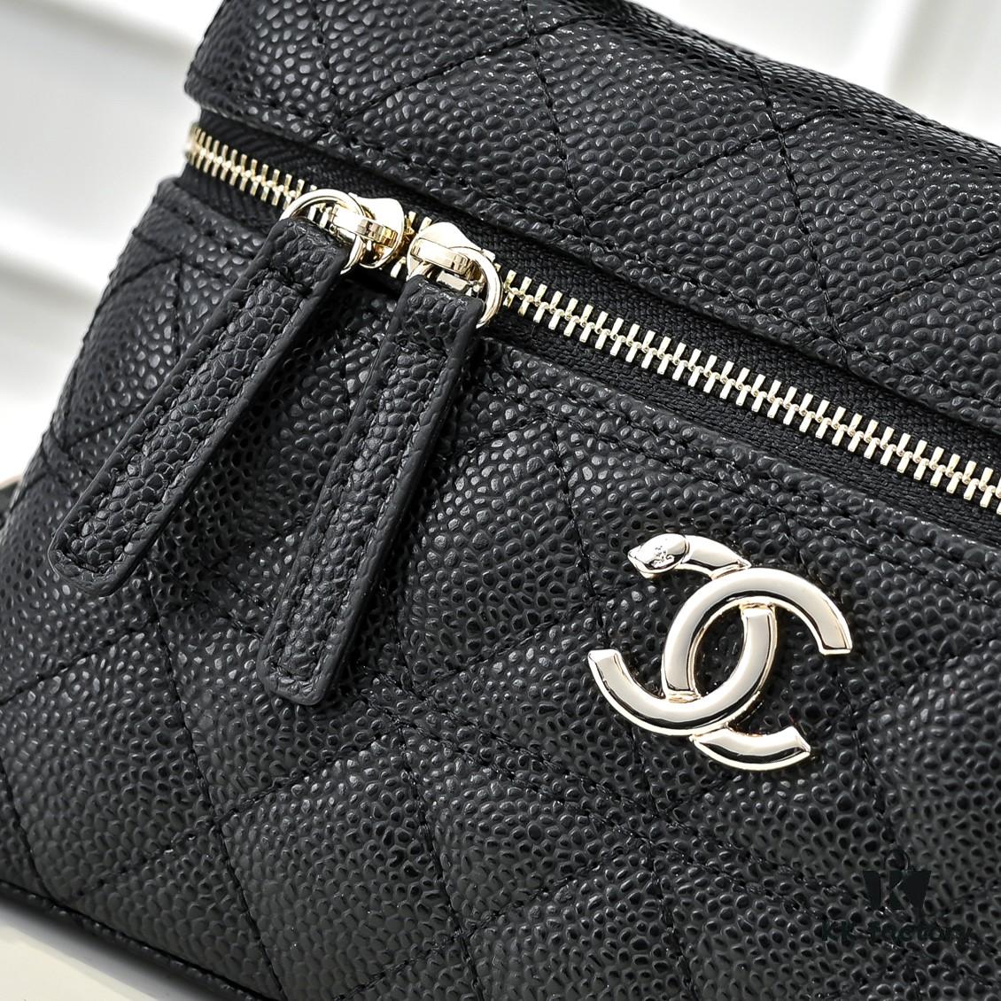 69304e8ff09edb6de4c4e900 Chanel 25C Spring/Summer New Lunchbox Bag, Calfskin with Metal Chain Design, Double C Logo, Compact Size Fits Phone and Daily Essentials