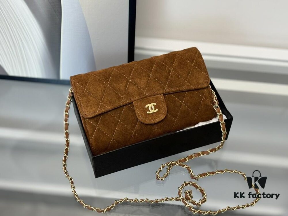 69304ea6f09edb6de4c4e924 Chanel Suede Leather Handbag