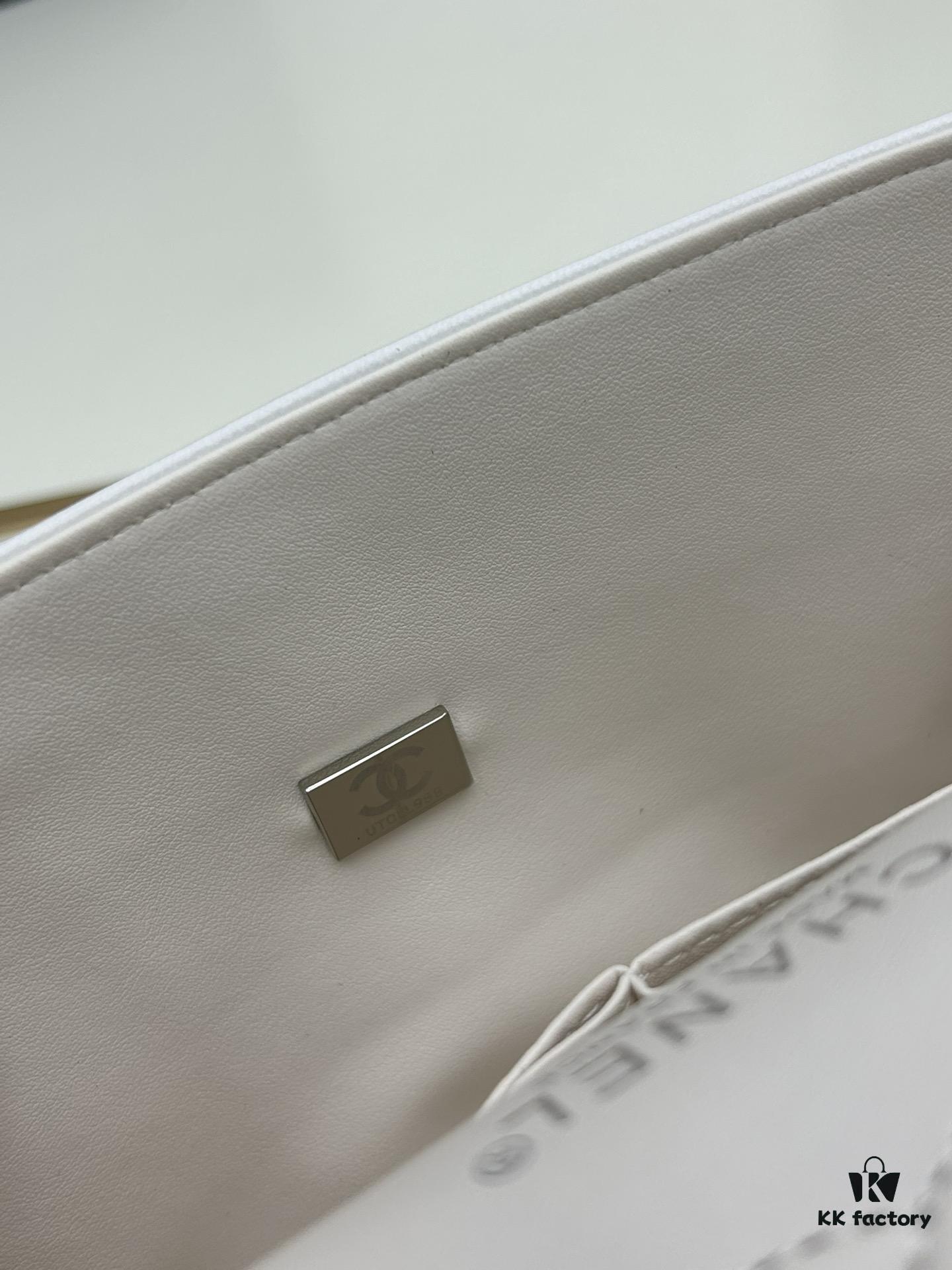69304f06f09edb6de4c4e9a6 Chanel Classic CF1112 Lambskin Electroplated Hardware with Glazed Finish, Durable and Fade-Resistant, Premium Cowhide Gold Tone Clasp – Authentic Custom Grade, Overseas Authorized Purchase