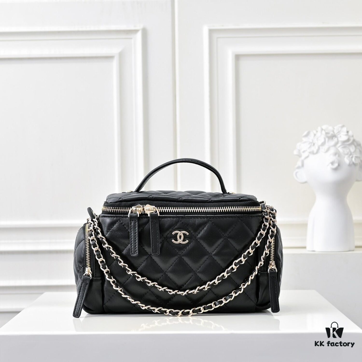 CHANEL24K New Mini Camera Bag - Elegant Lambskin with Metallic Chain, Chic and Versatile Design