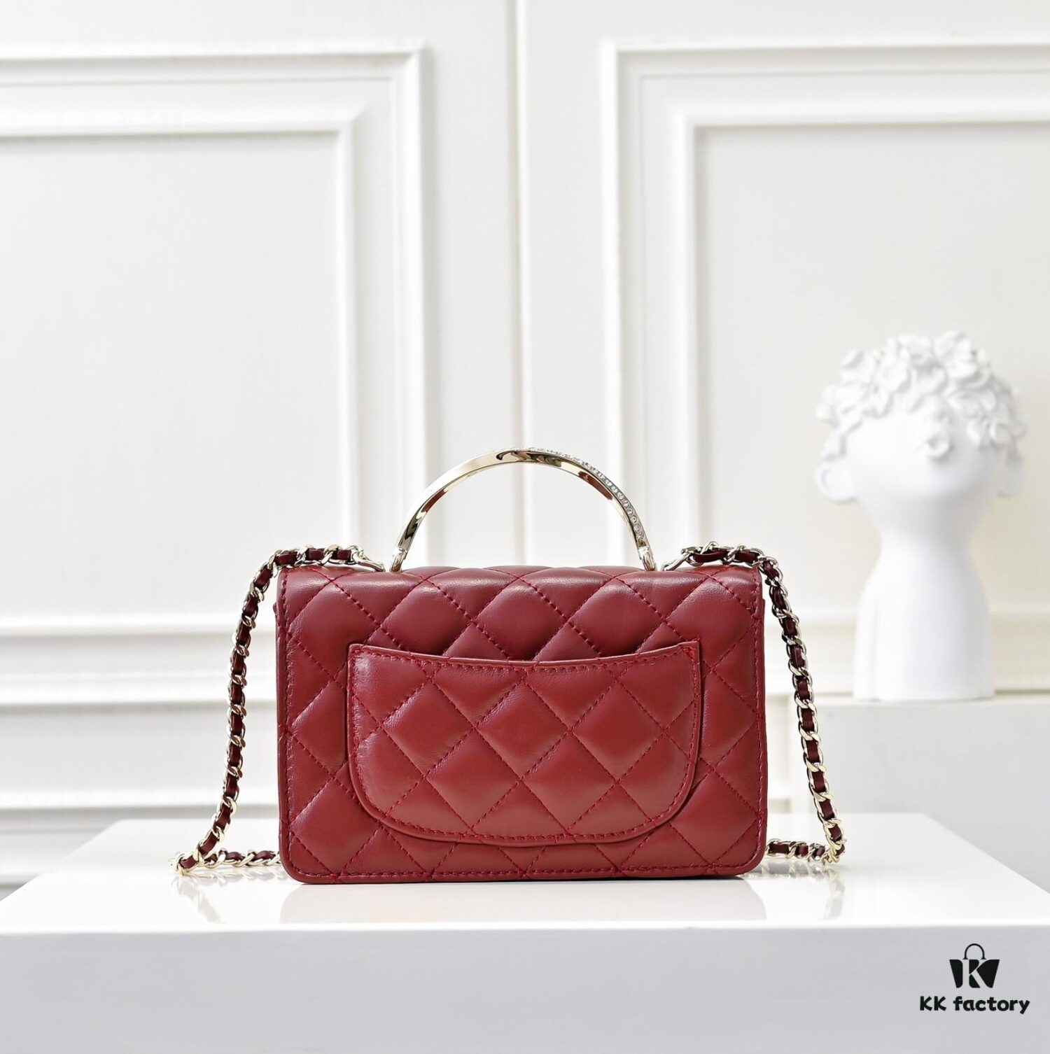 69304fb4f09edb6de4c4ea7a CHANEL 2024 Fall/Winter New Arrival Genuine Lambskin WOC with Metallic Rhinestone Handle, Stylish and Elegant – Can Be Carried by Hand or Worn Crossbody