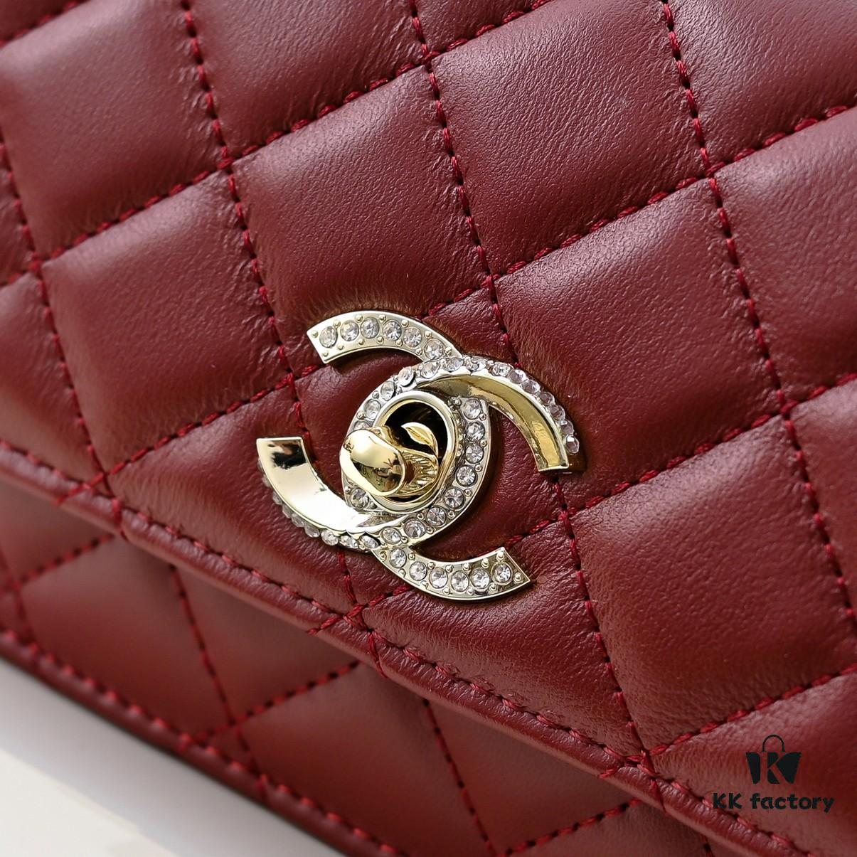 69304fb6f09edb6de4c4ea7b CHANEL 2024 Fall/Winter New Arrival Genuine Lambskin WOC with Metallic Rhinestone Handle, Stylish and Elegant – Can Be Carried by Hand or Worn Crossbody