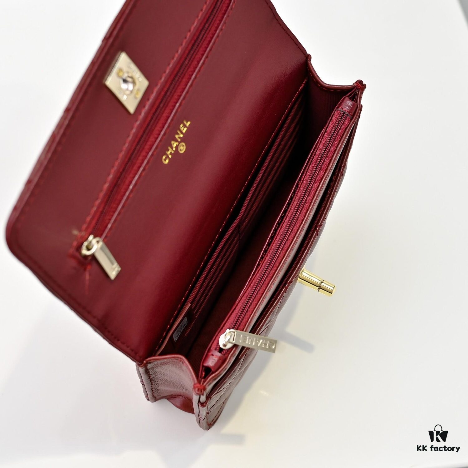 69304fb7f09edb6de4c4ea7c CHANEL 2024 Fall/Winter New Arrival Genuine Lambskin WOC with Metallic Rhinestone Handle, Stylish and Elegant – Can Be Carried by Hand or Worn Crossbody