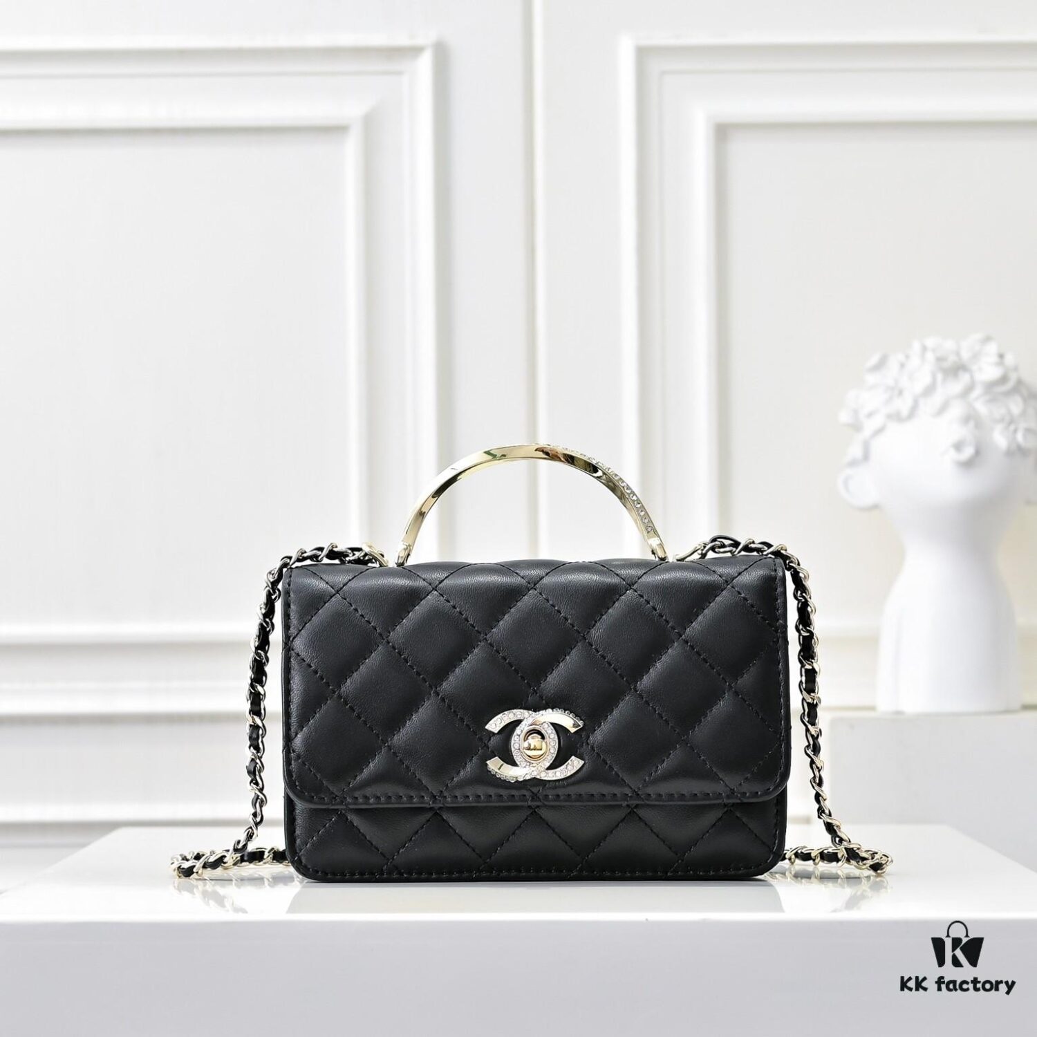 69304fb7f09edb6de4c4ea7d CHANEL 2024 Fall/Winter New Arrival Genuine Lambskin WOC with Metal Rhinestone Handle, Stylish and Elegant, Can Be Carried by Hand or Crossbody