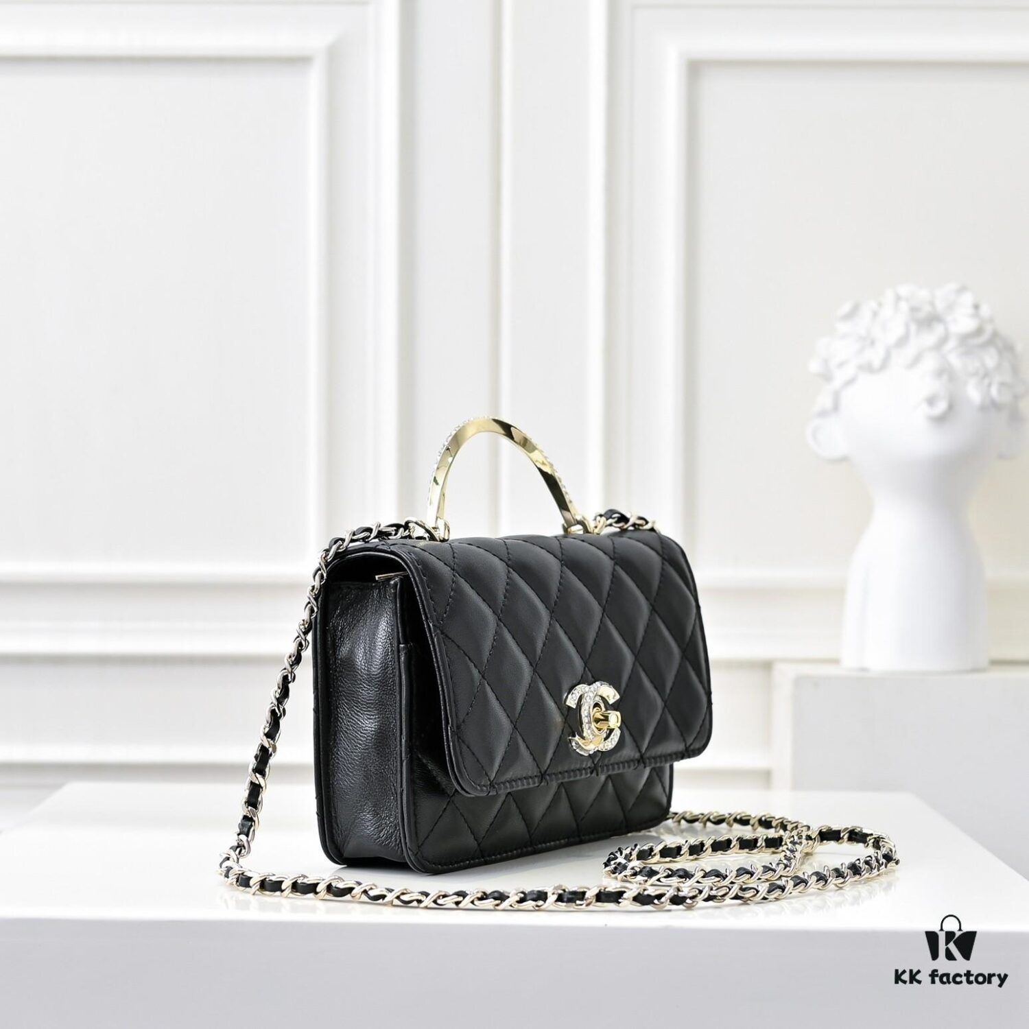 69304fb9f09edb6de4c4ea7e CHANEL 2024 Fall/Winter New Arrival Genuine Lambskin WOC with Metal Rhinestone Handle, Stylish and Elegant, Can Be Carried by Hand or Crossbody