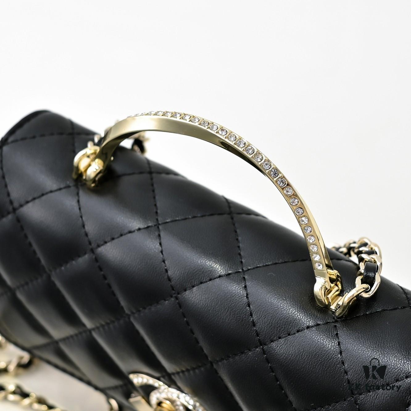 69304fc0f09edb6de4c4ea83 CHANEL 2024 Fall/Winter New Arrival Genuine Lambskin WOC with Metal Rhinestone Handle, Stylish and Elegant, Can Be Carried by Hand or Crossbody